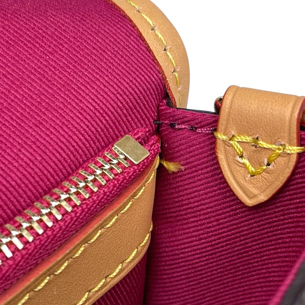 Louis Vuitton Shoulder Bags