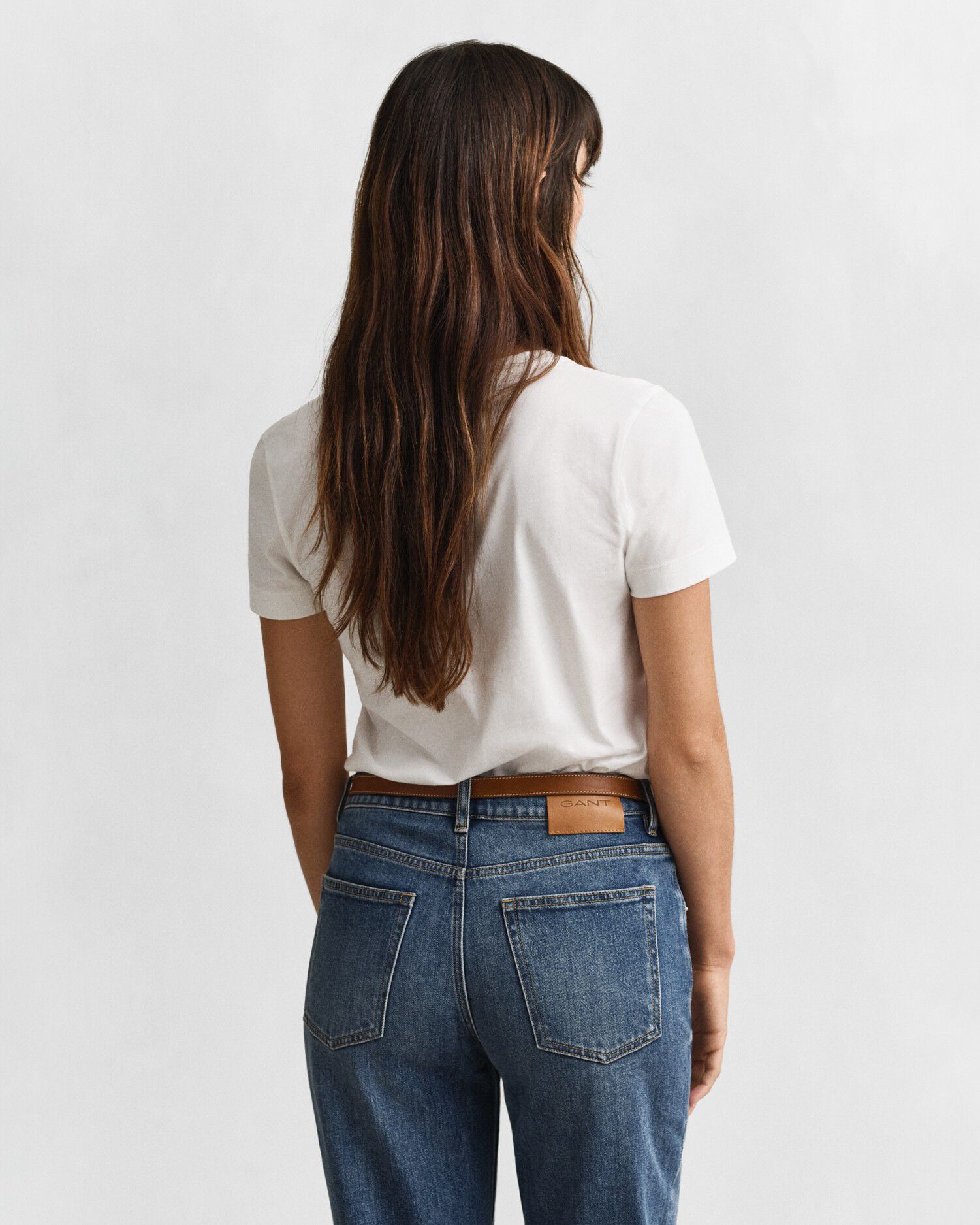 REG SHIELD SS V-NECK T-SHIRT