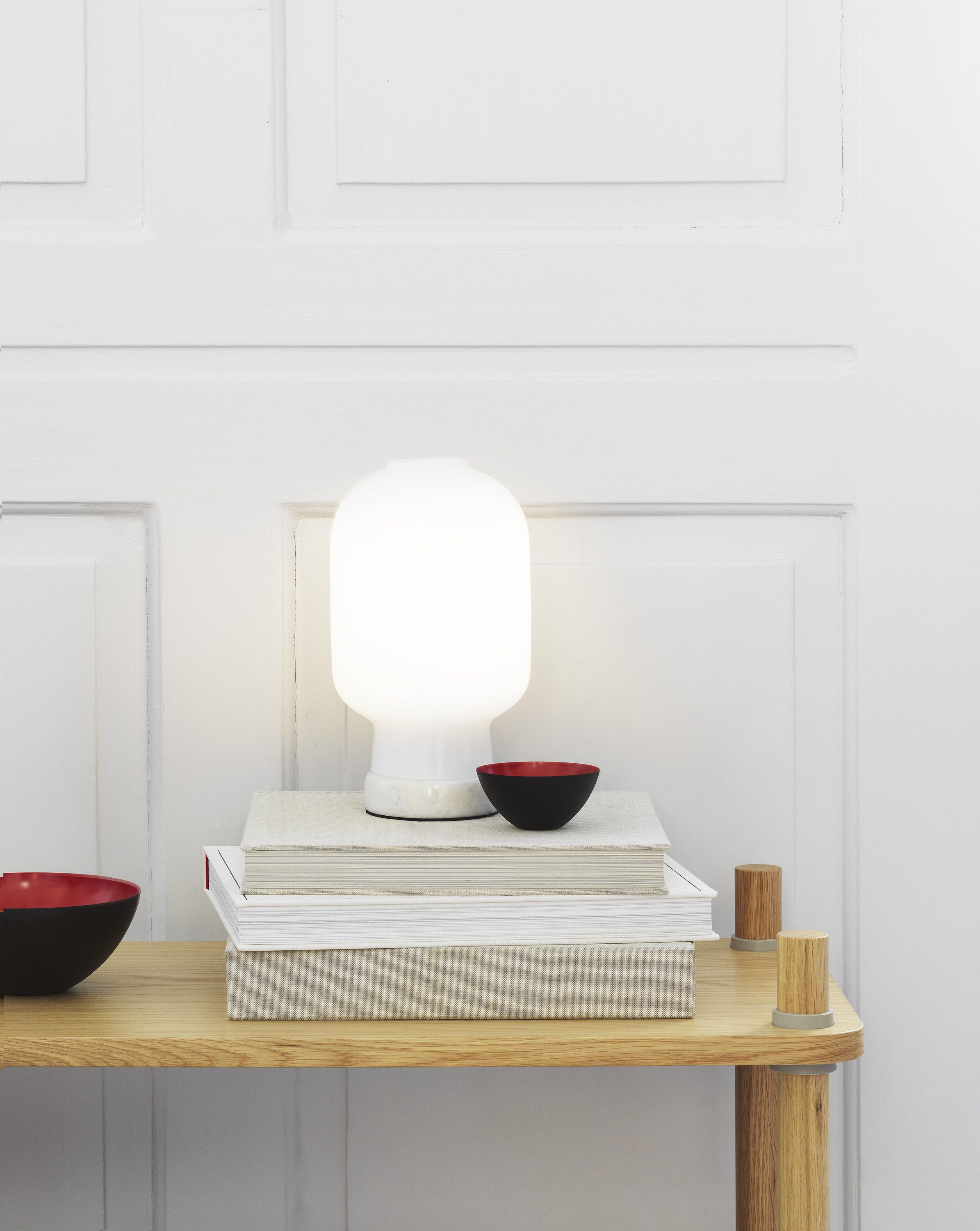 Amp bordslampa vit