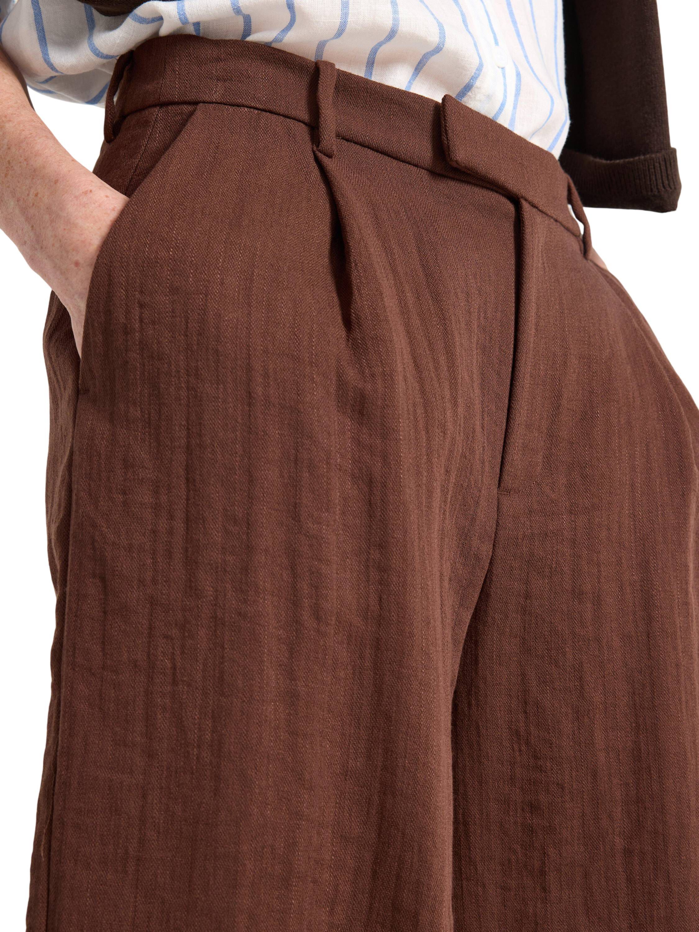 Shorts med h&oslash;y midje og plisseringe