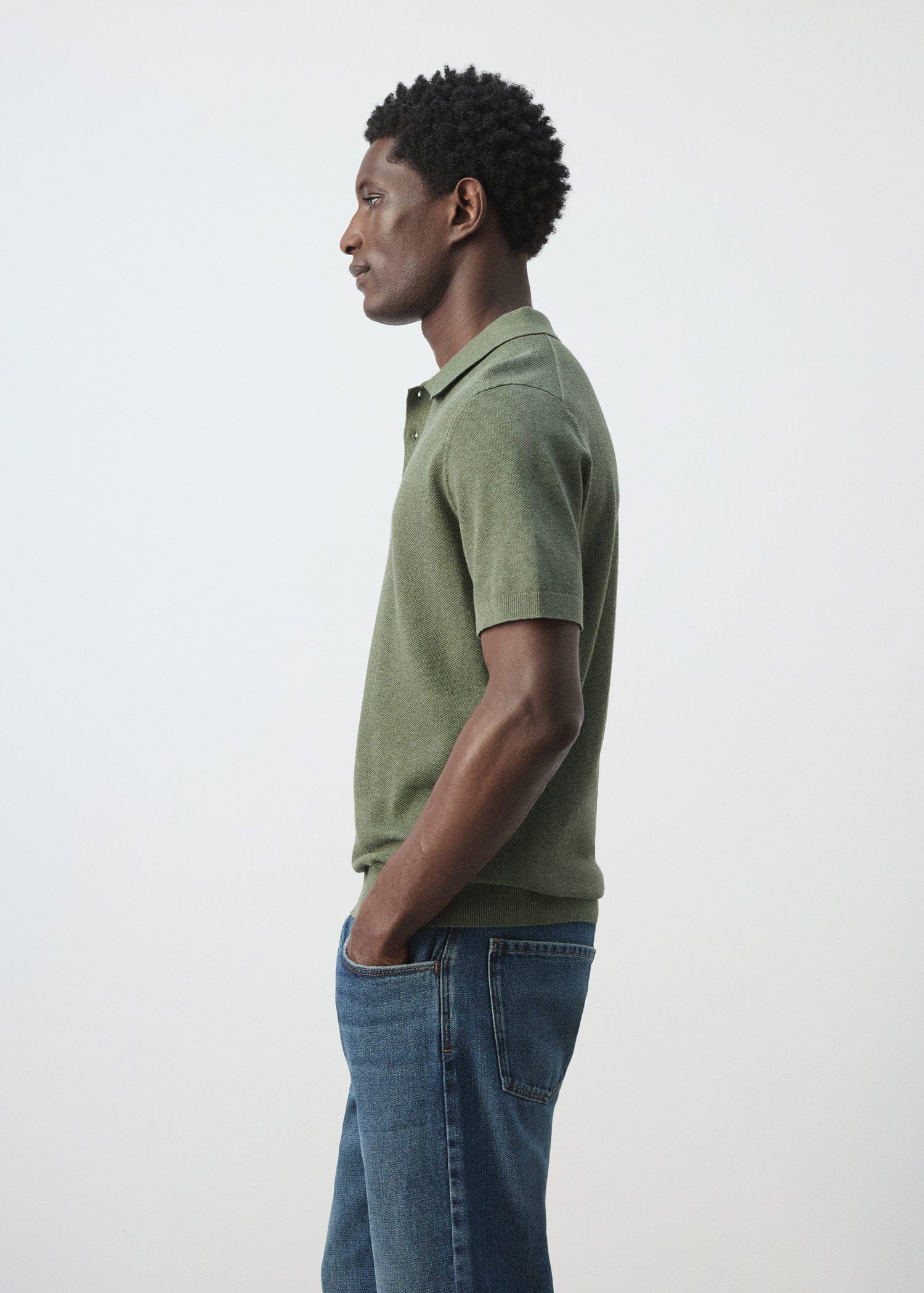 Fine knit polo shirt with microstru