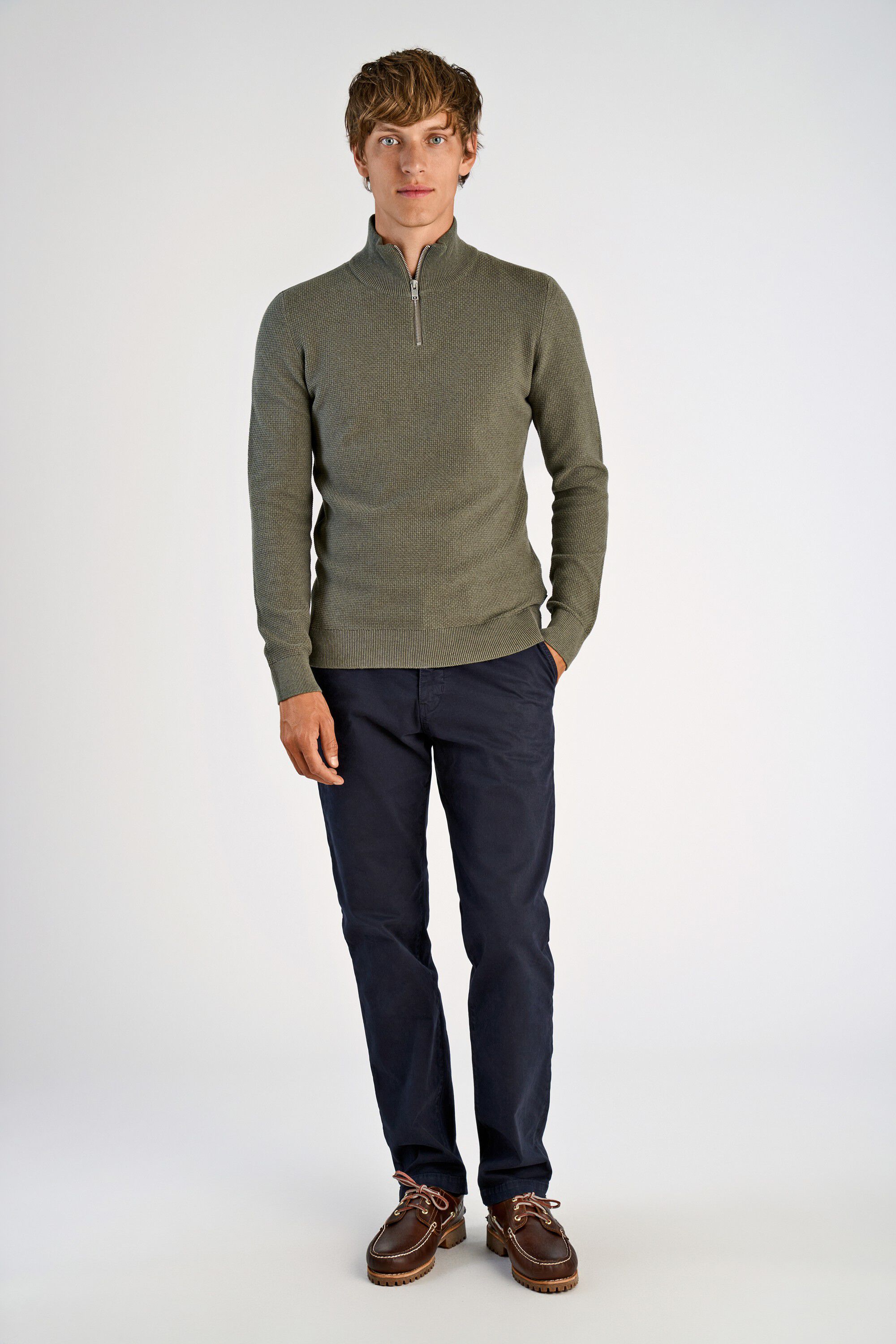 Recycle structure half zip