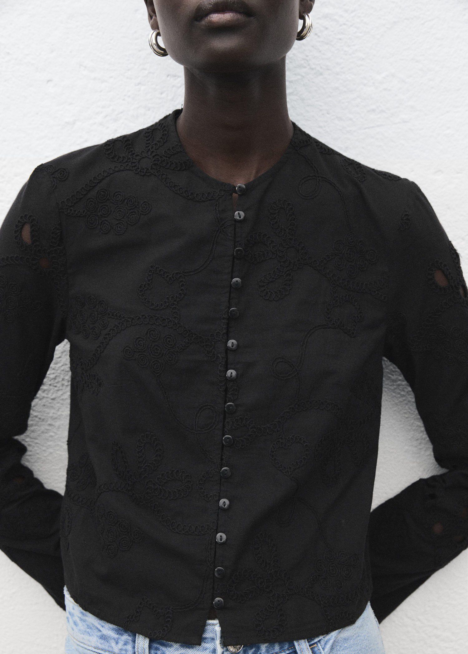 Embroidered blouse with buttons