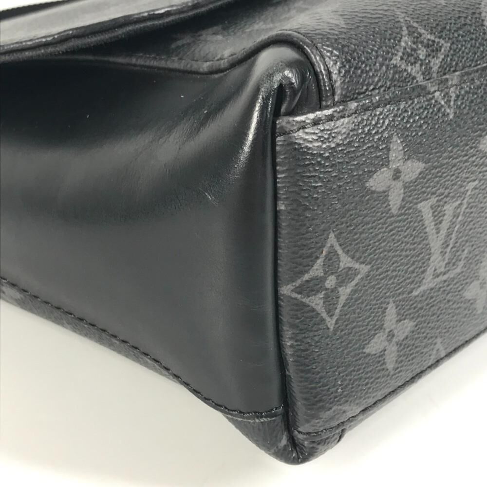 Louis Vuitton Messenger
