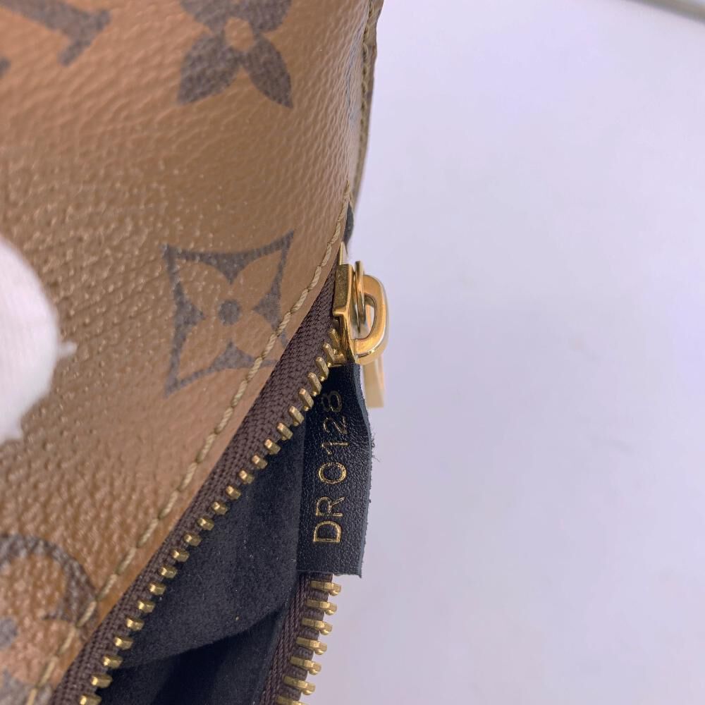 Louis Vuitton Shoulder Bags