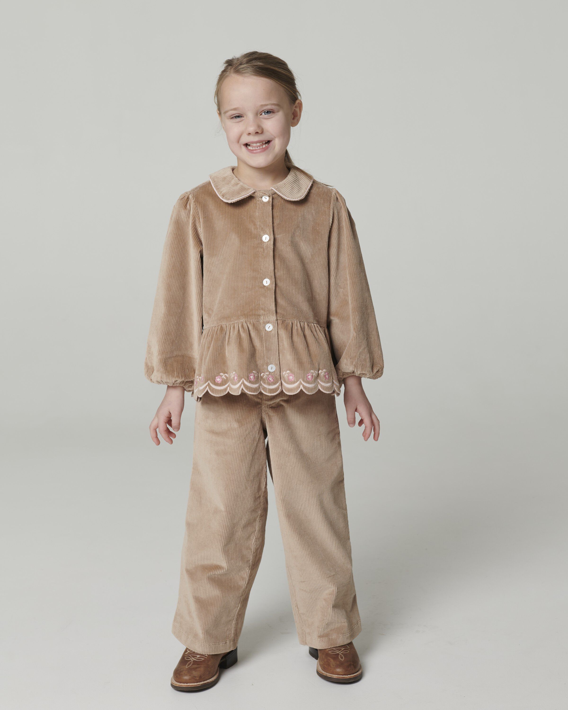 Corduroy Pant w. Wide Leg & Emb. on Backside Pocket