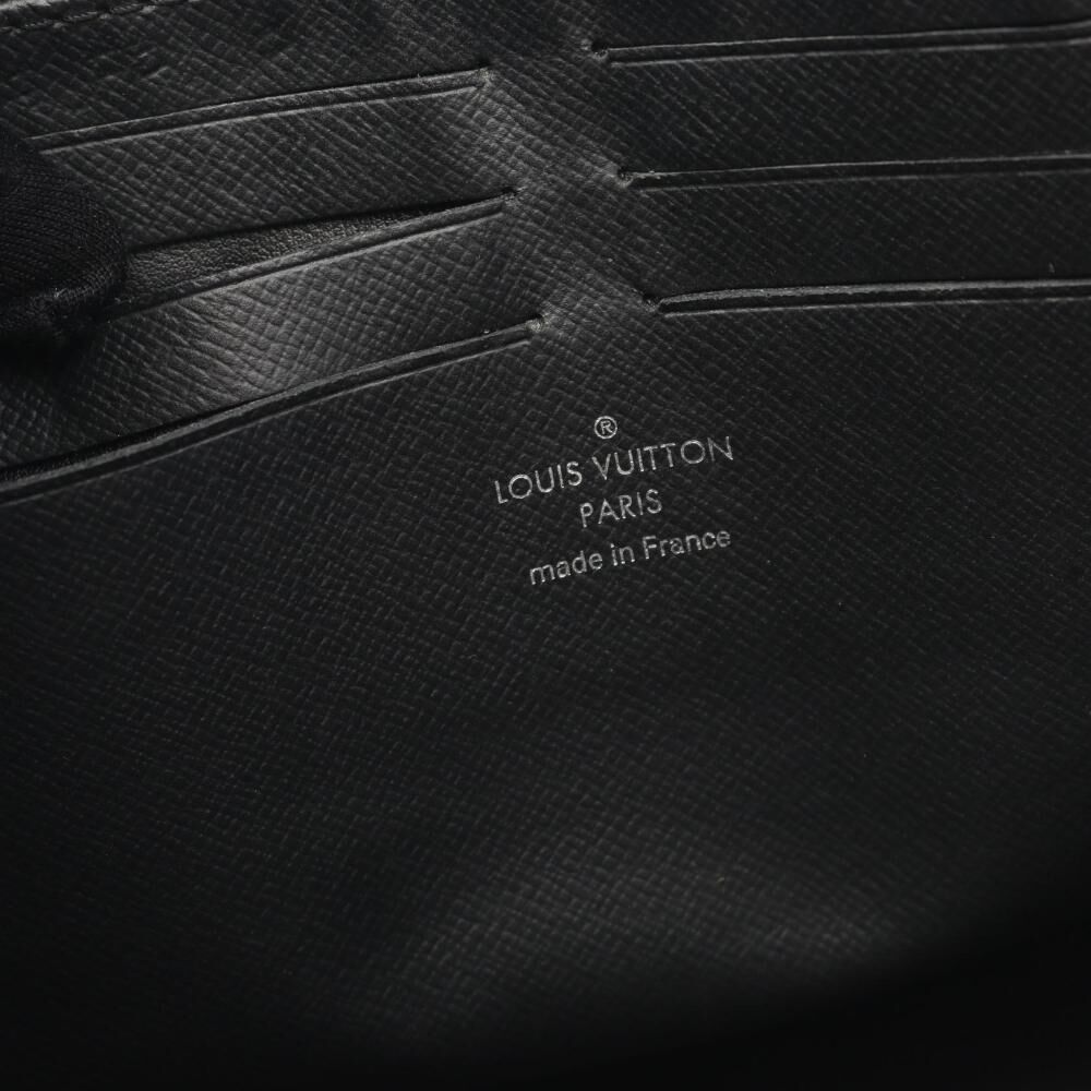 Louis Vuitton Clutch