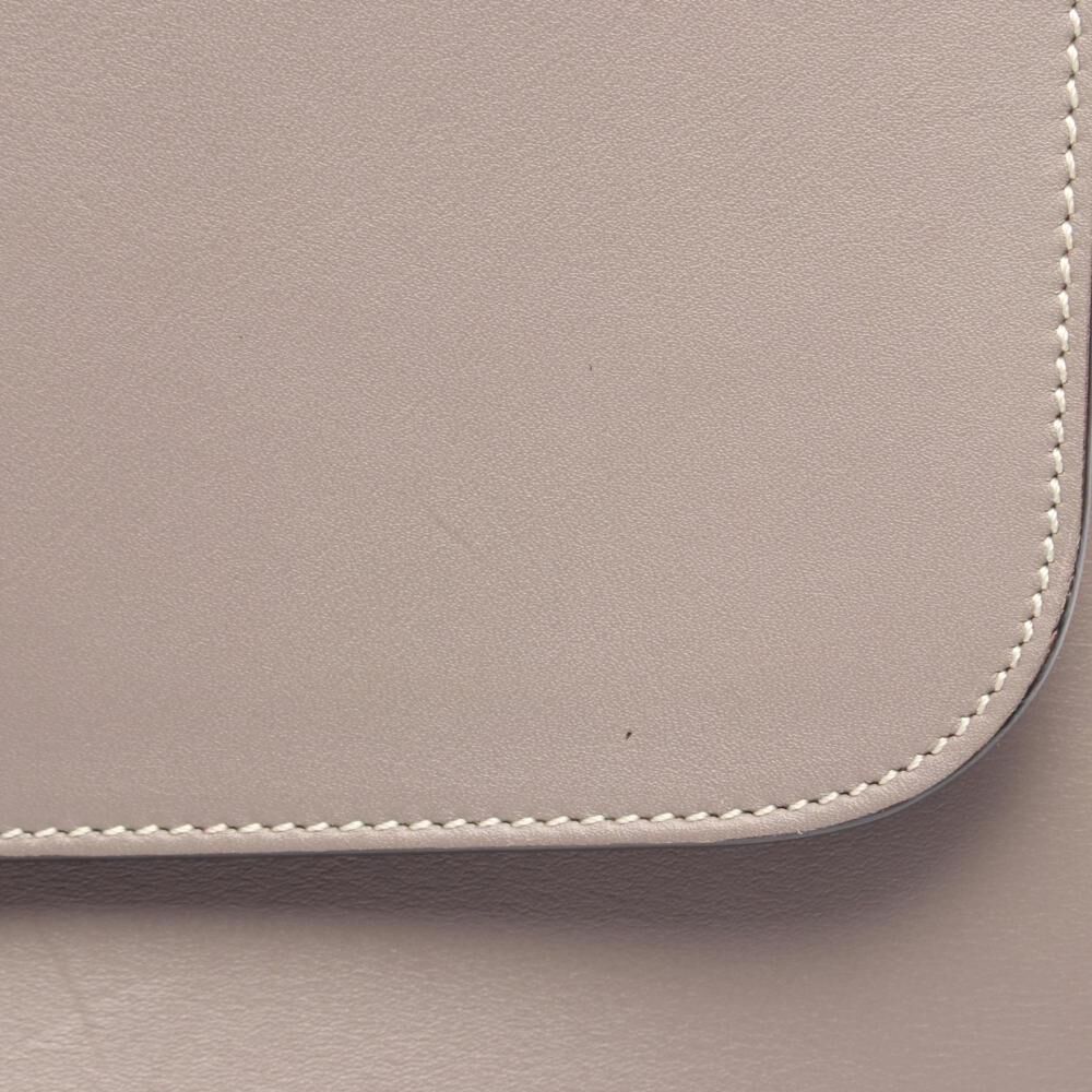 C&eacute;line Trapeze