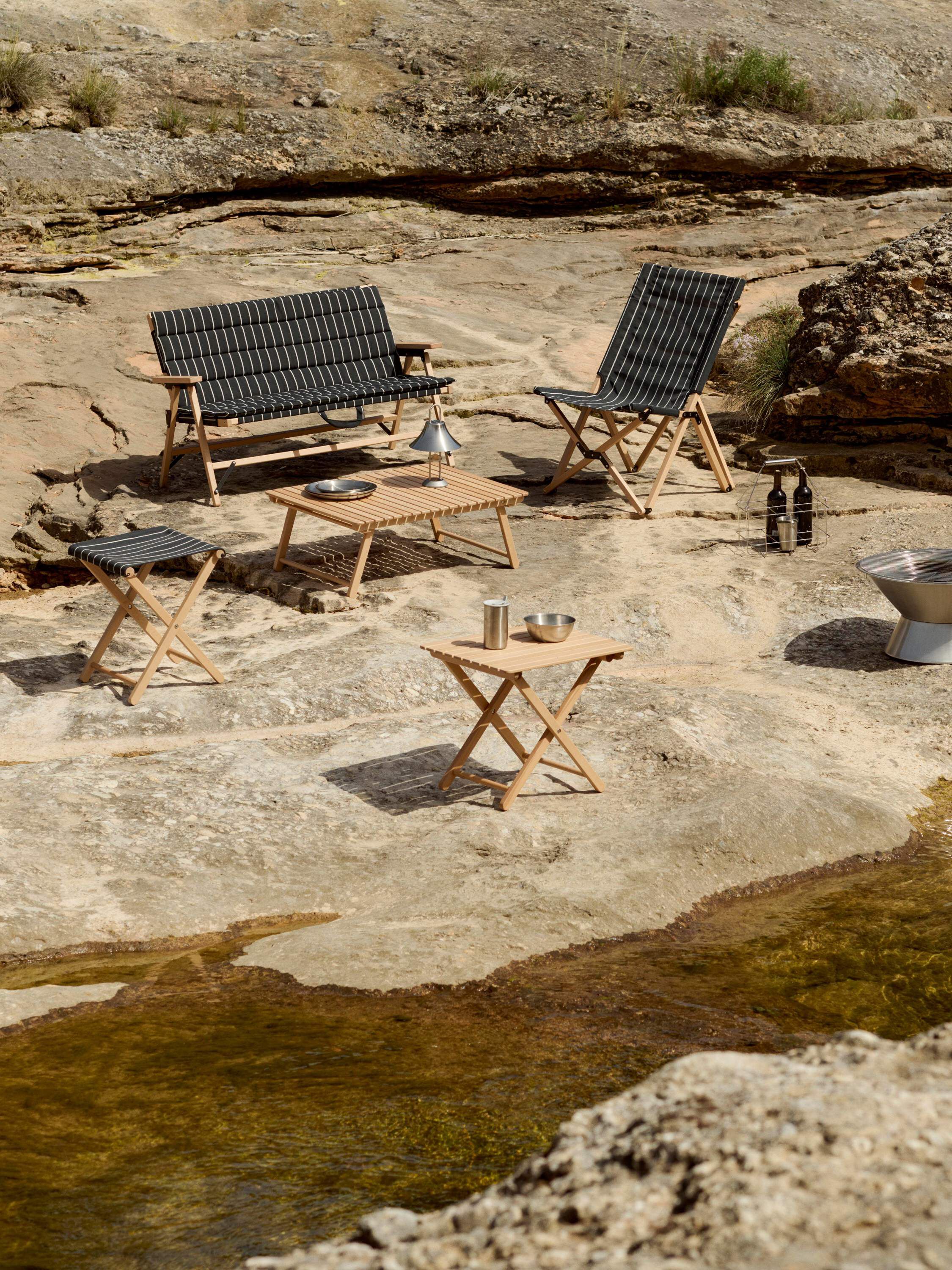 Outdoor Market Folding Sofa - Black with beige stripe -