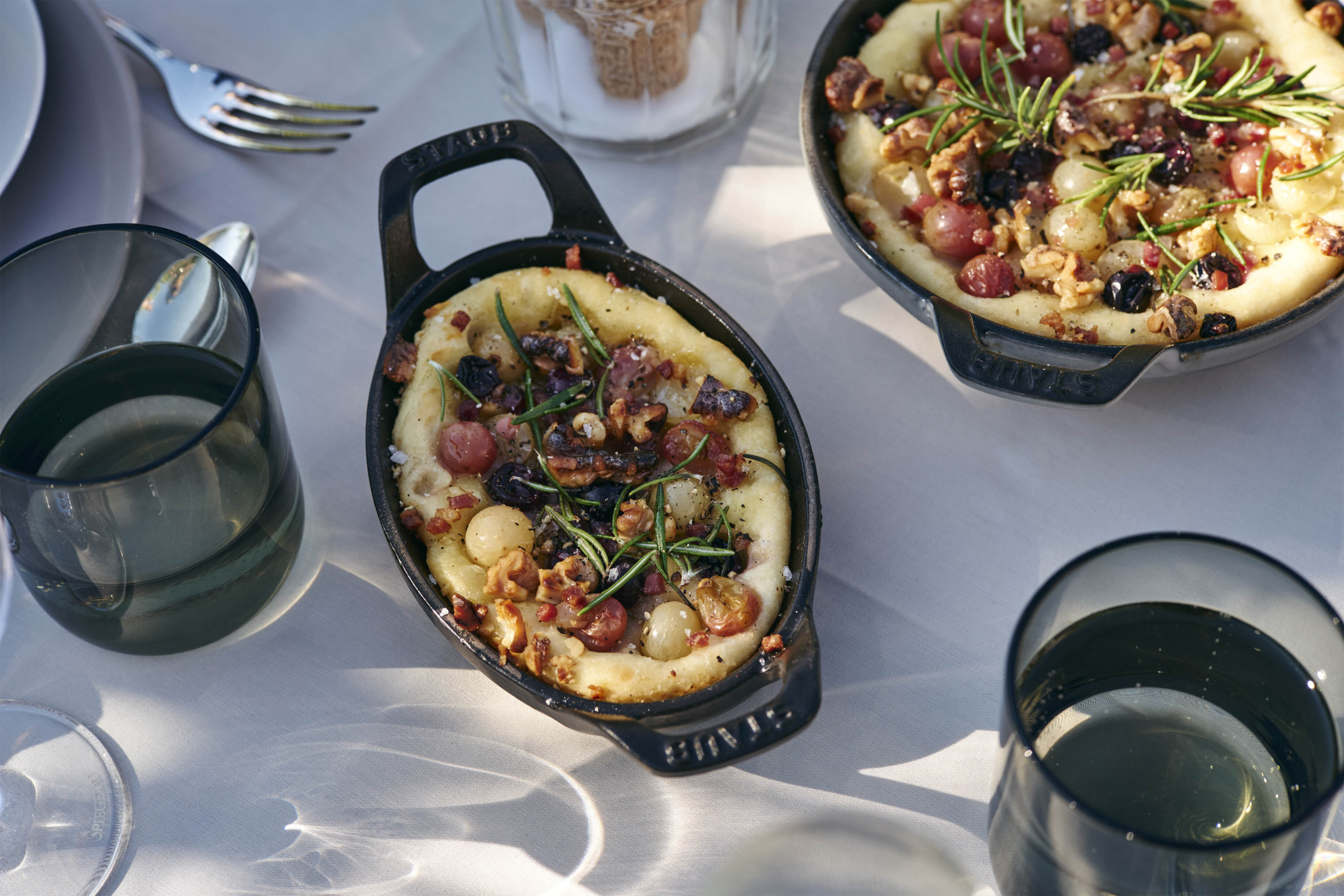 Minigryta 11 Svart Oval Gjutj&auml;rn