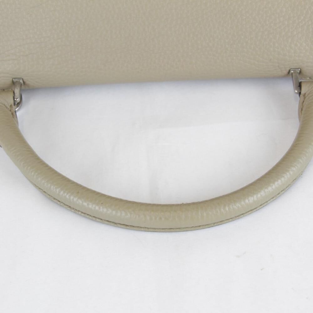 C&eacute;line Trapeze