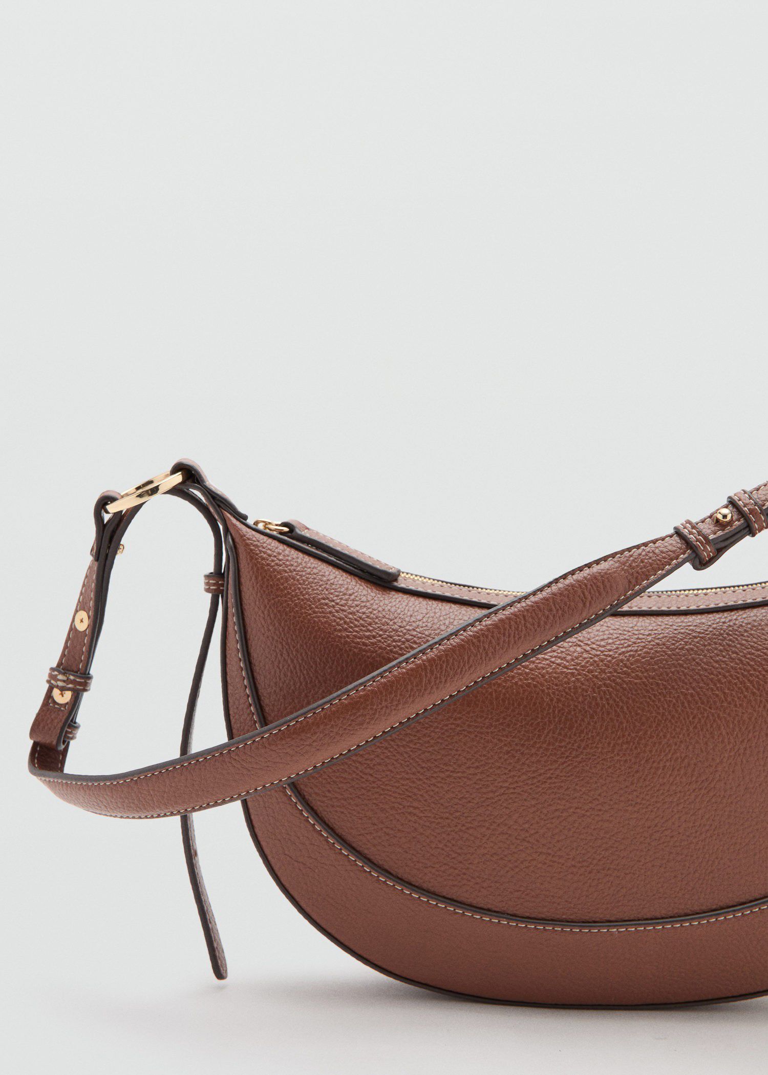 Oval shoulder bag