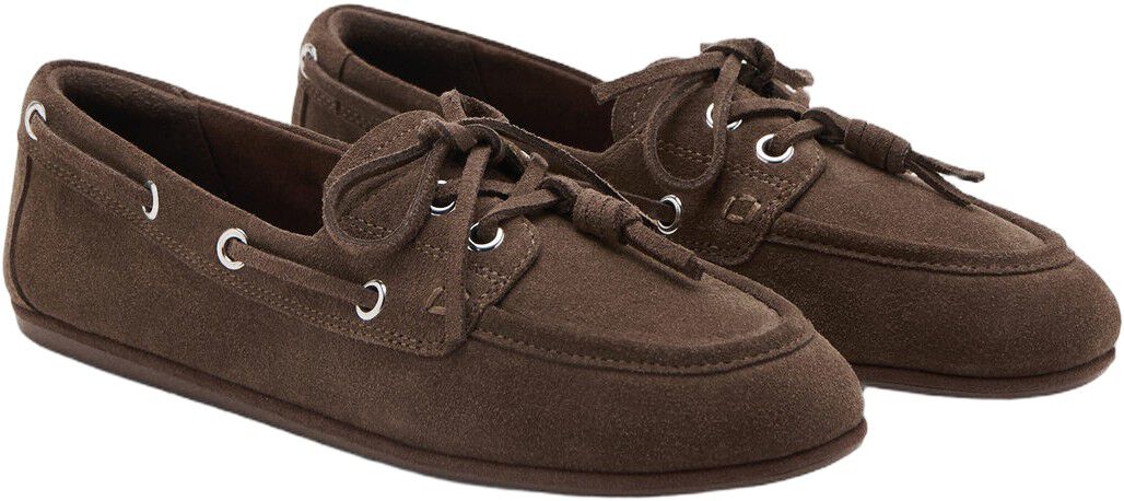 Deck shoes with laces