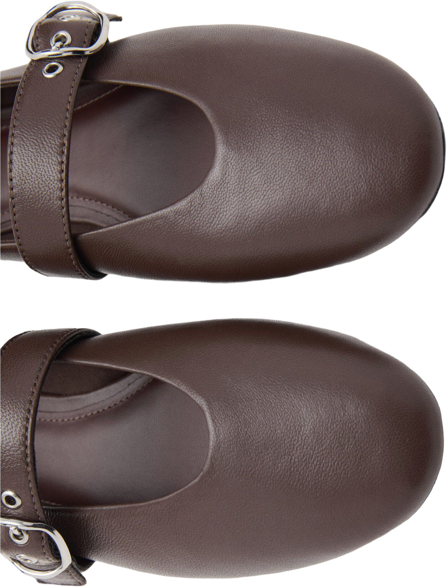 Leather ballerina with strap and bu