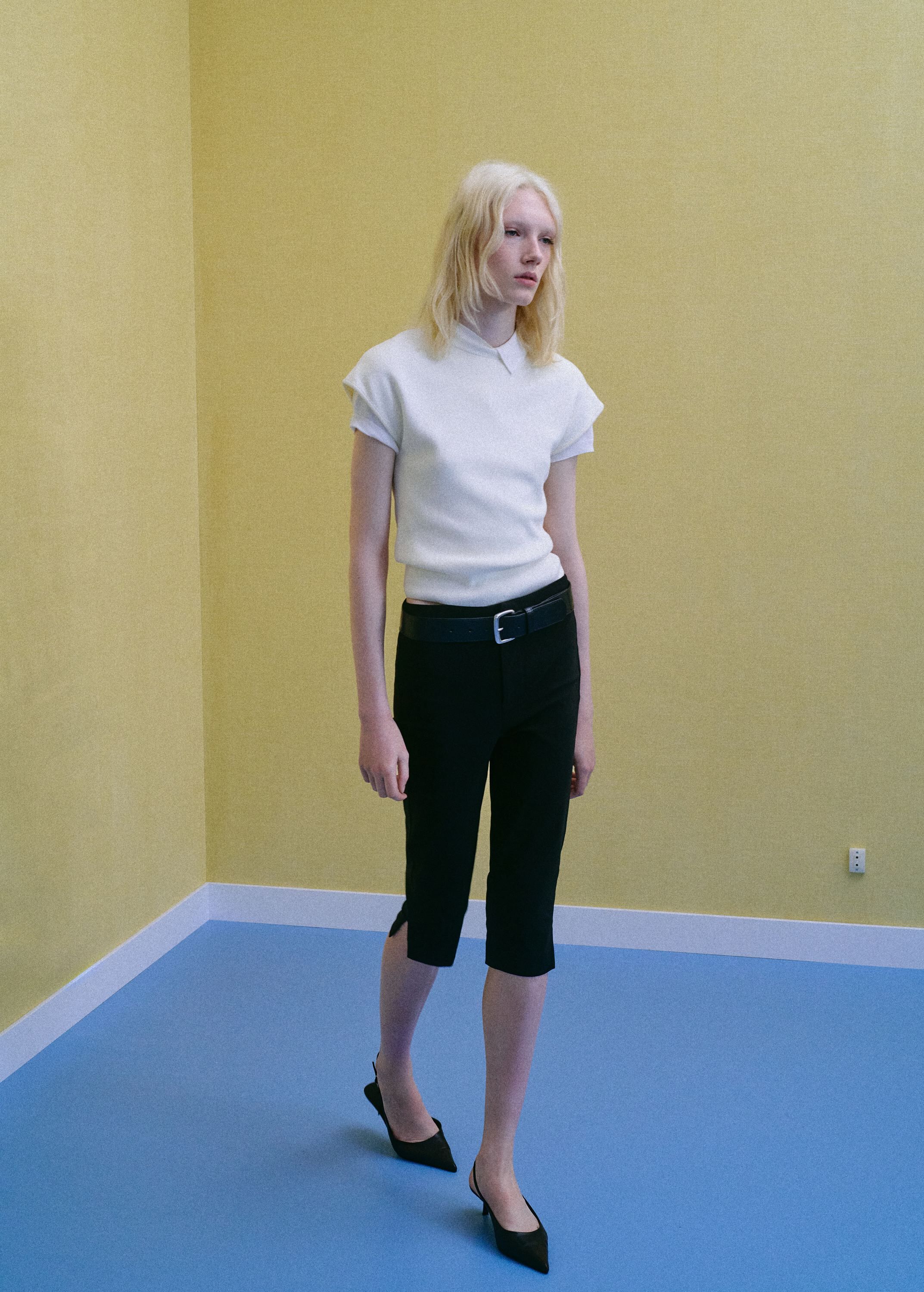 Short-sleeve funnel neck jumper