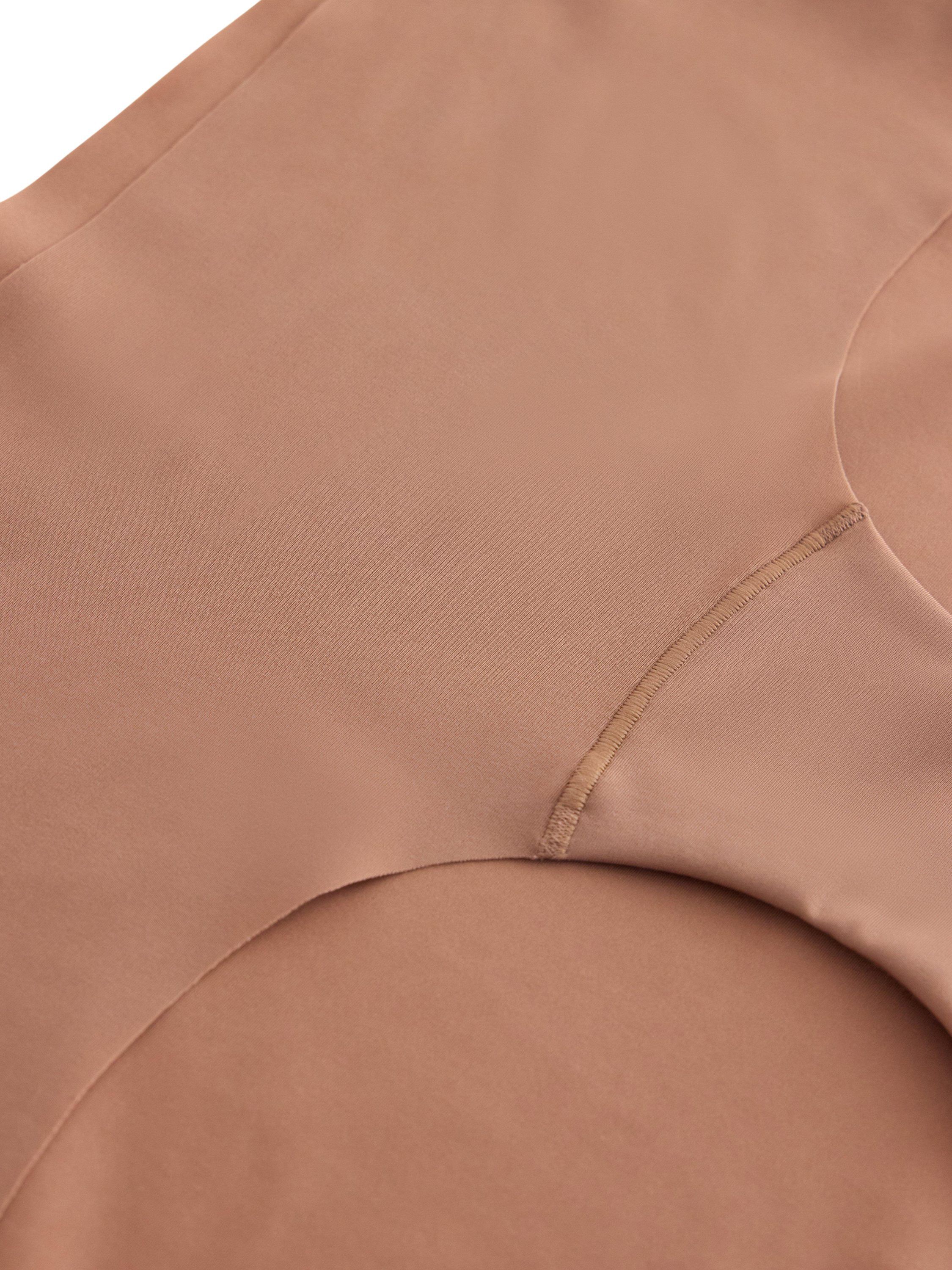 Bl&oslash;de, usynlige trusser i klassisk