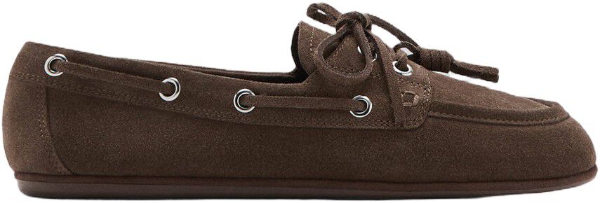 Deck shoes with laces