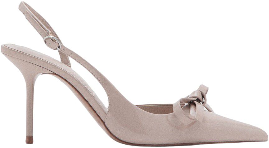 High-heeled shoes with pointed toe