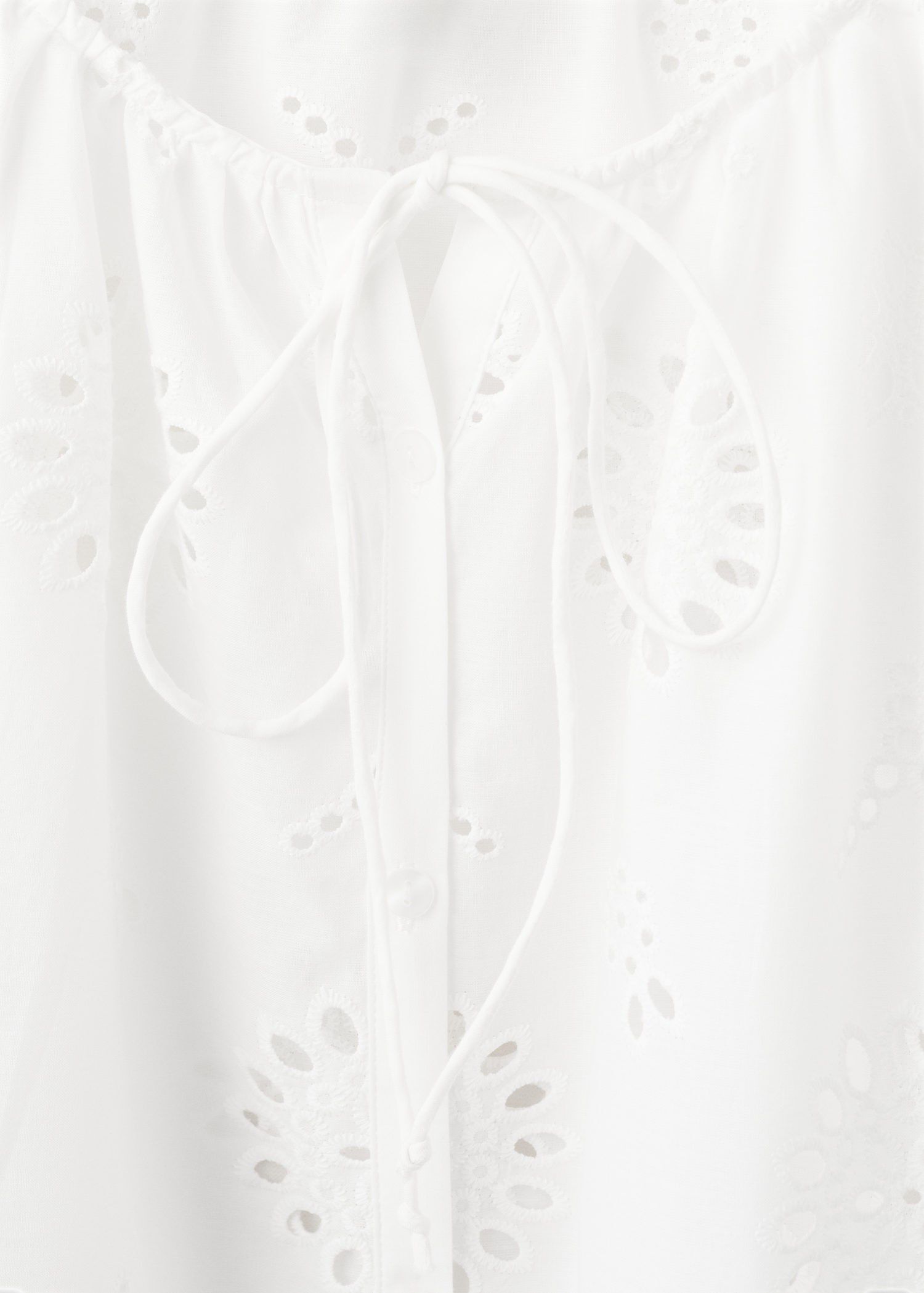 100% cotton blouse with lace embroi