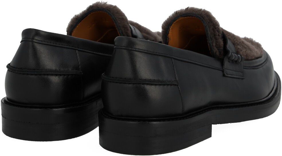 Penny loafer med bl&oslash;d pelsdetalje