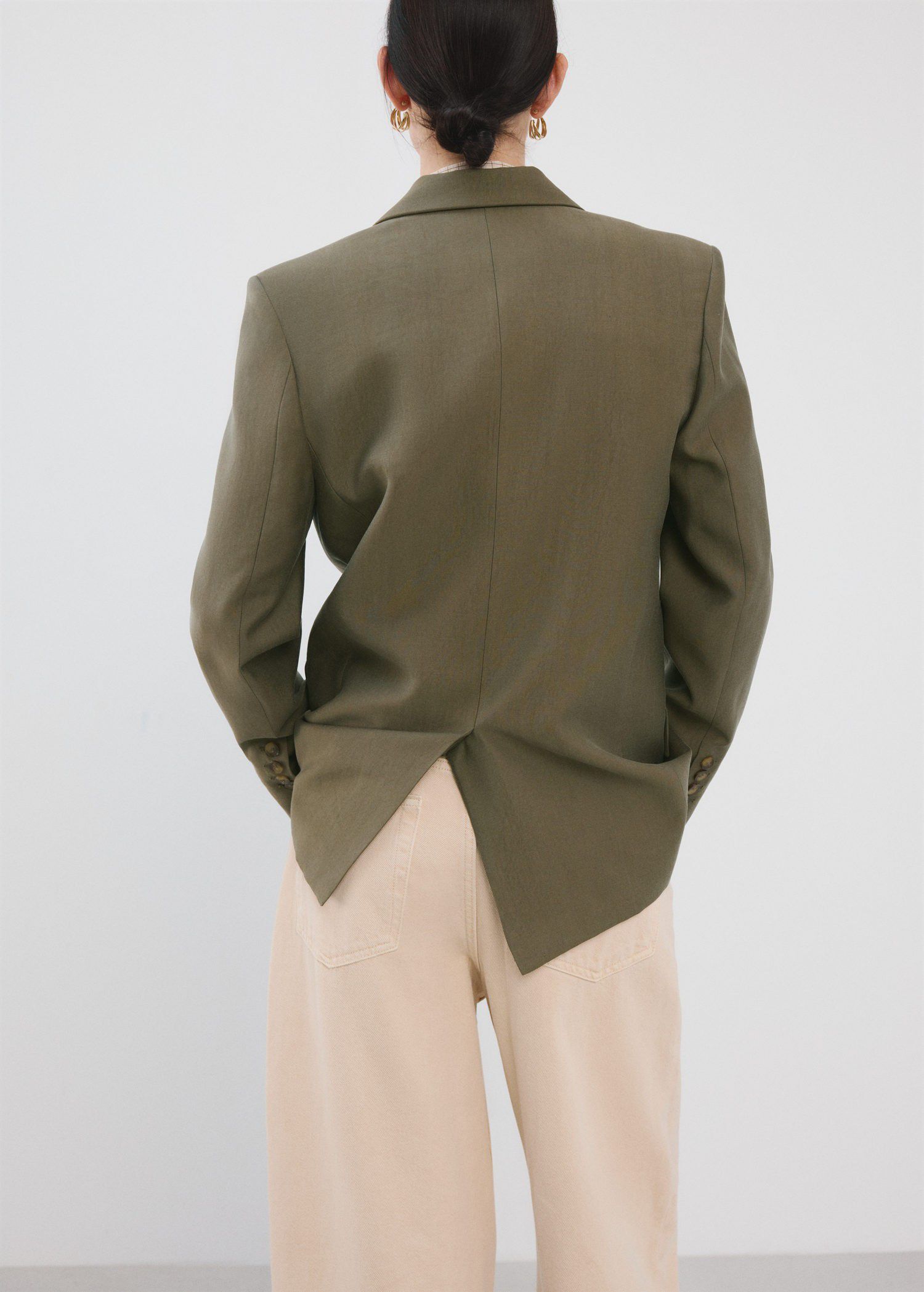 Straight suit jacket with lapel poc