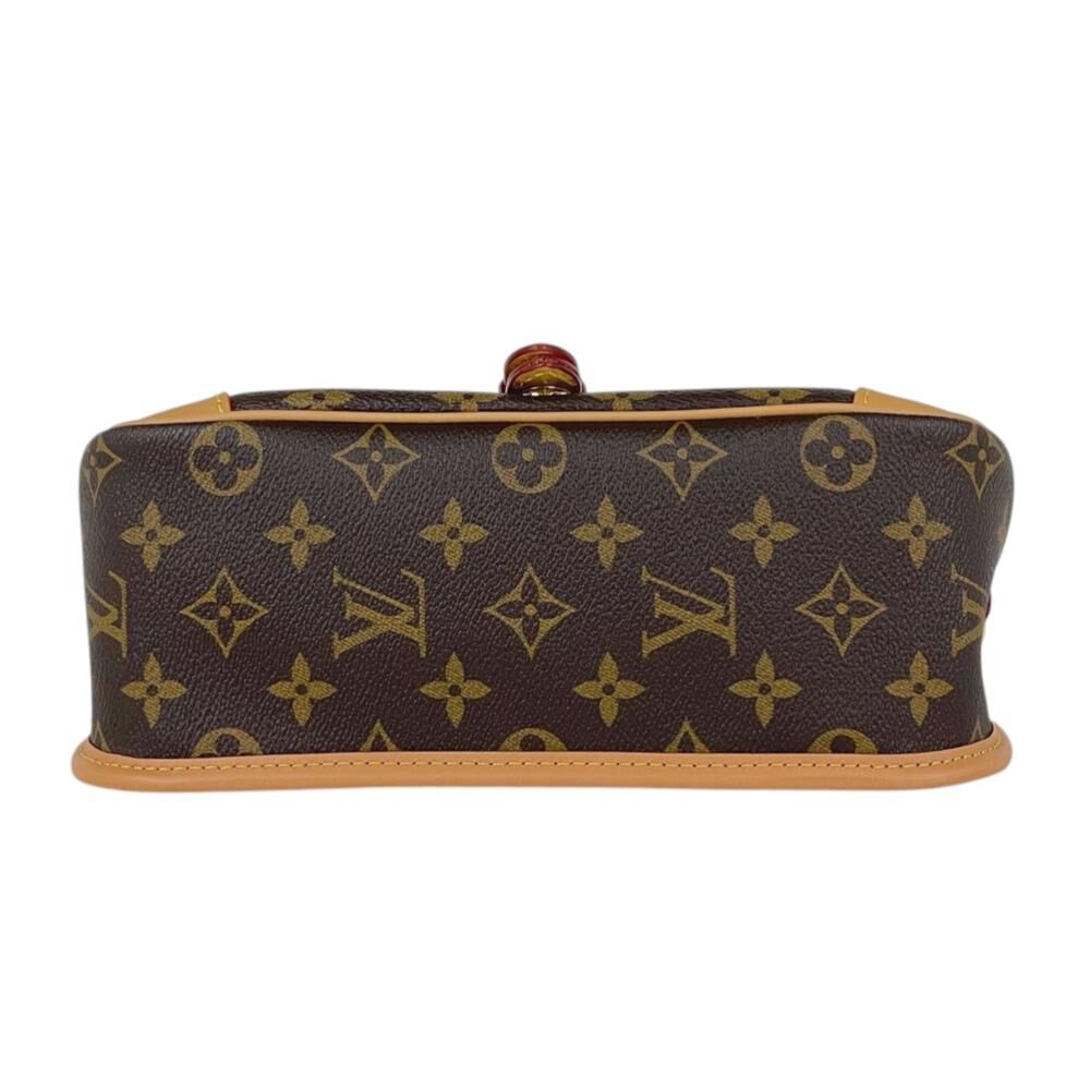 Louis Vuitton Shoulder Bags