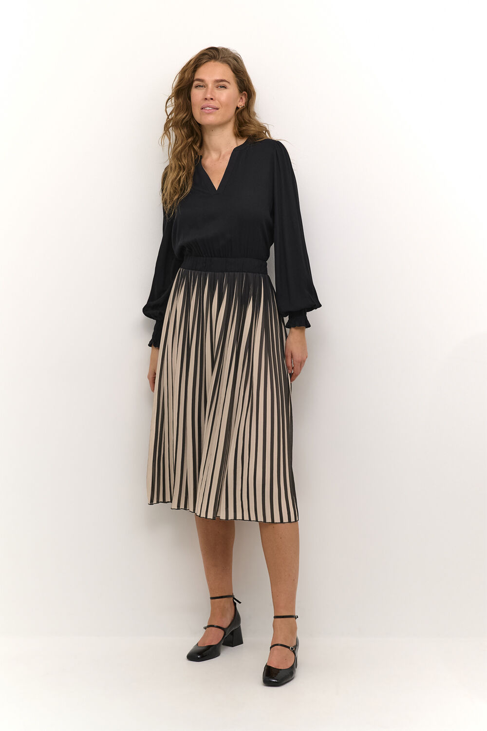 CUcarly V-neck Dress