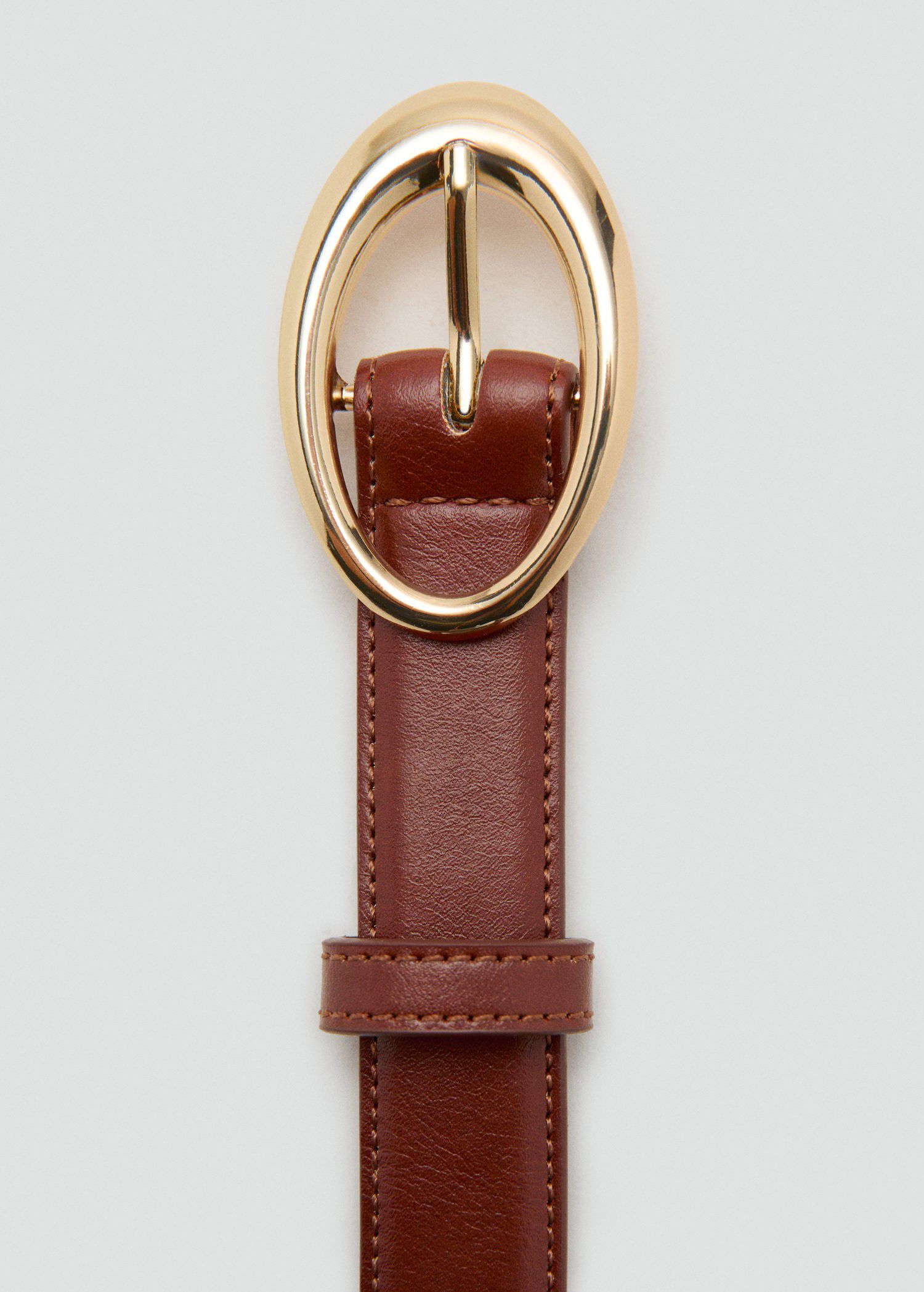 Oval buckle belt
