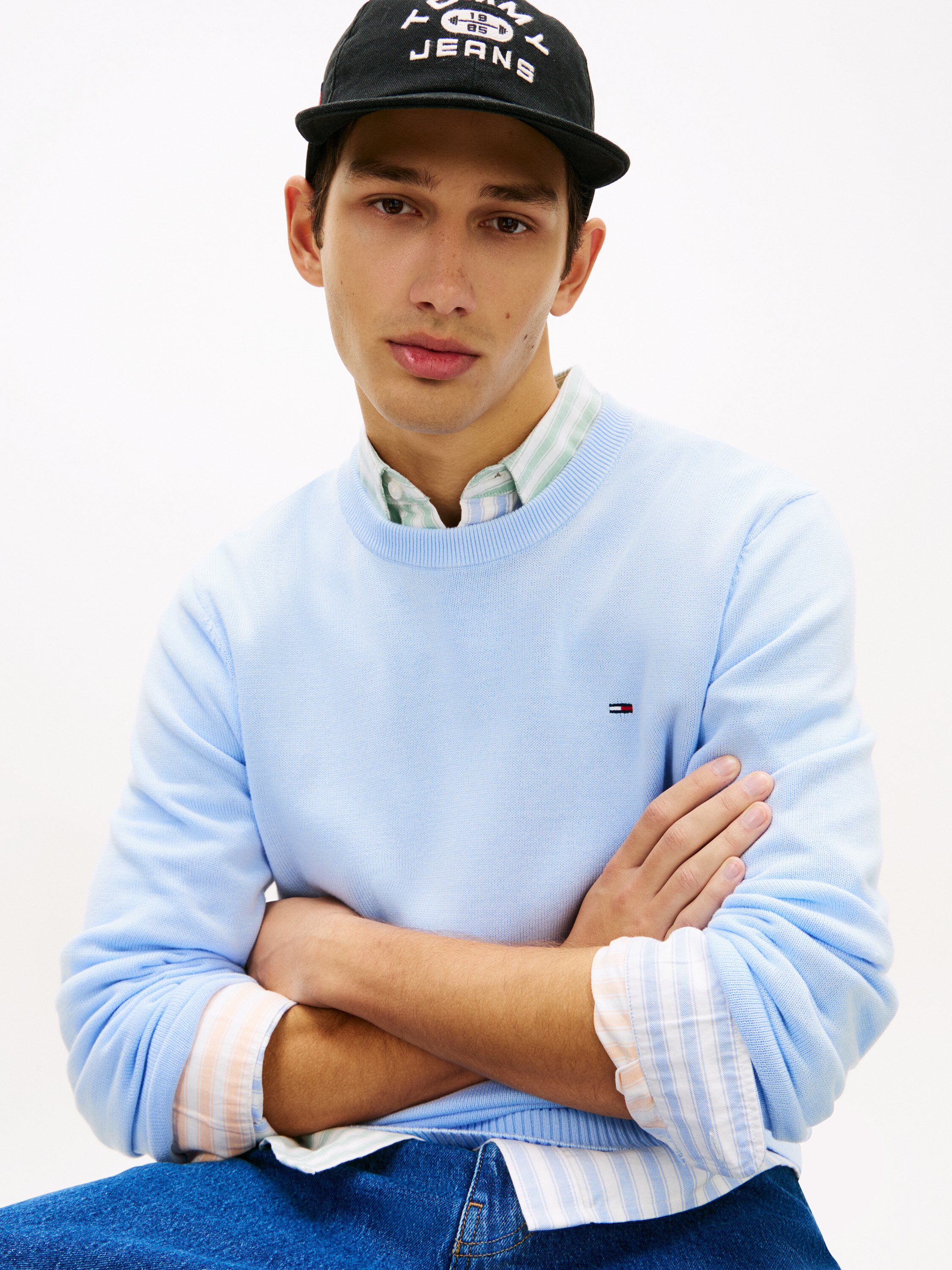 Tommy Flag Embroidery Lightweight Slim Jumper