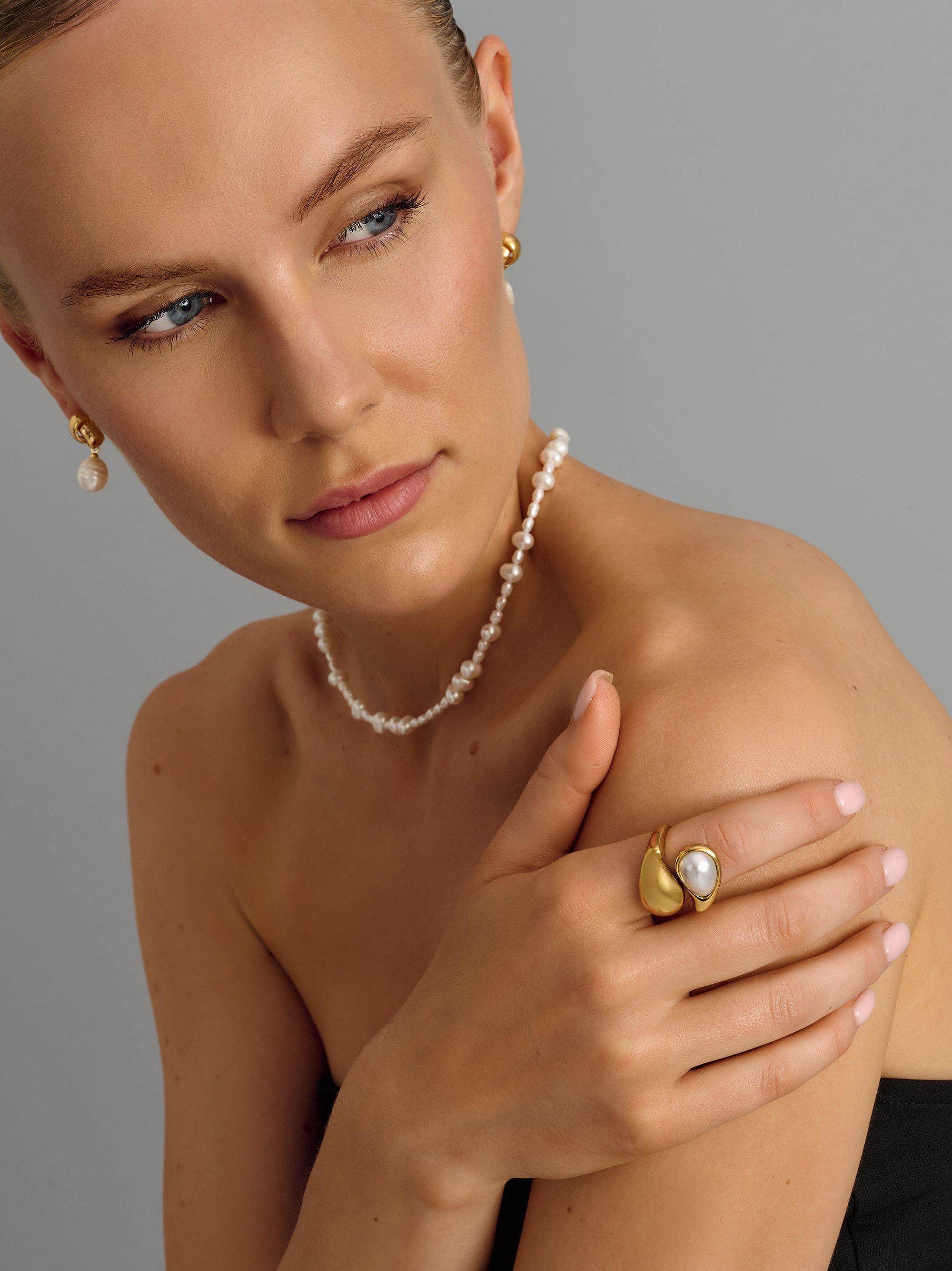 Cuff Ring with Pearl in Gold