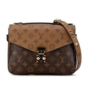 Louis Vuitton Shoulder Bags