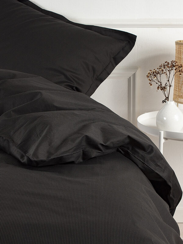 Raie b?ddset gr&aring;svart