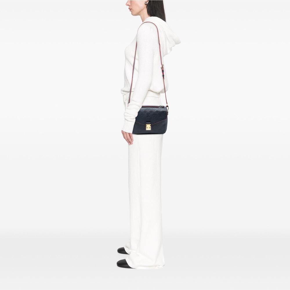 Louis Vuitton Shoulder Bags