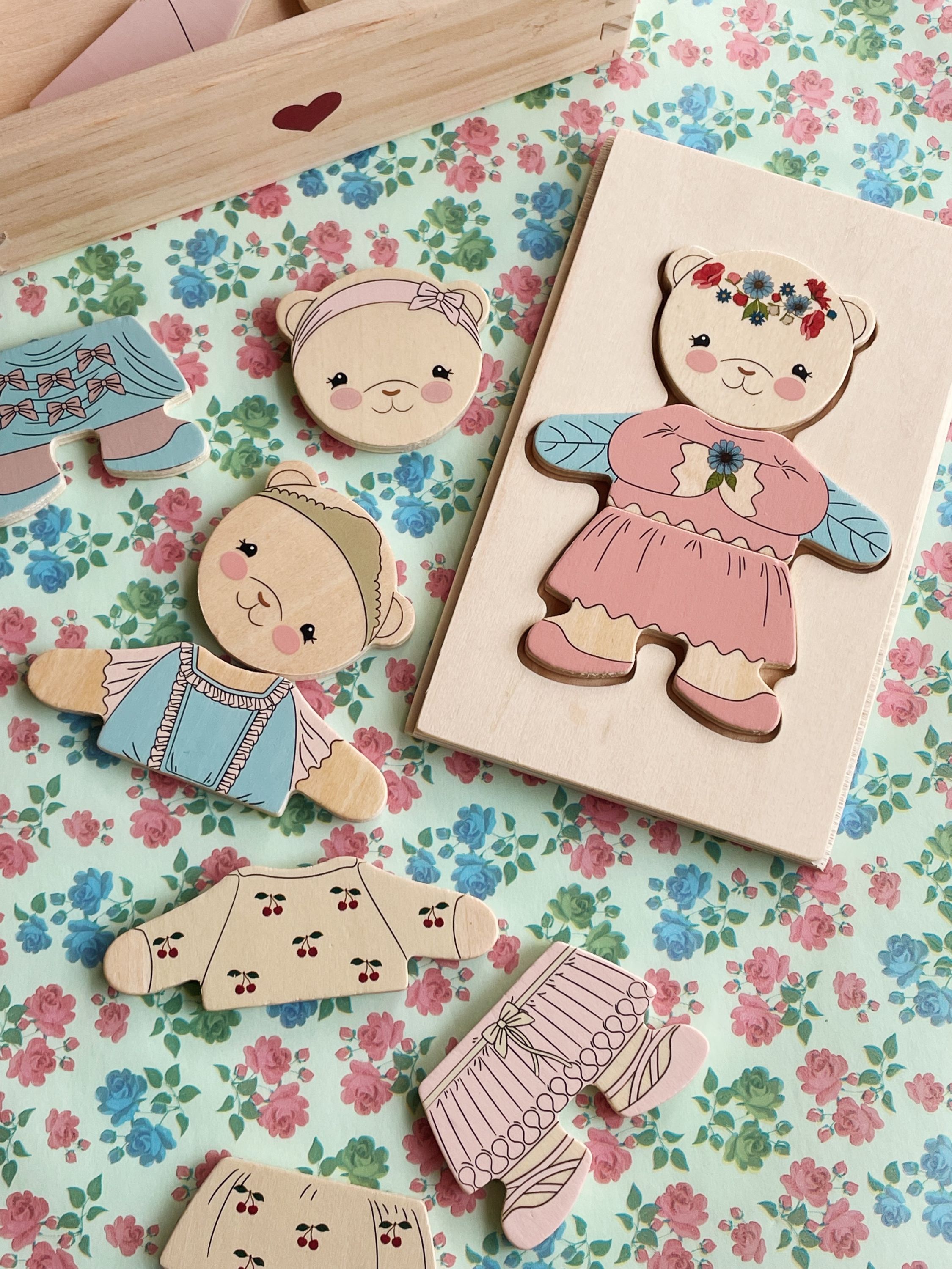 WOODEN TEDDY DRESS UP PUZZLE