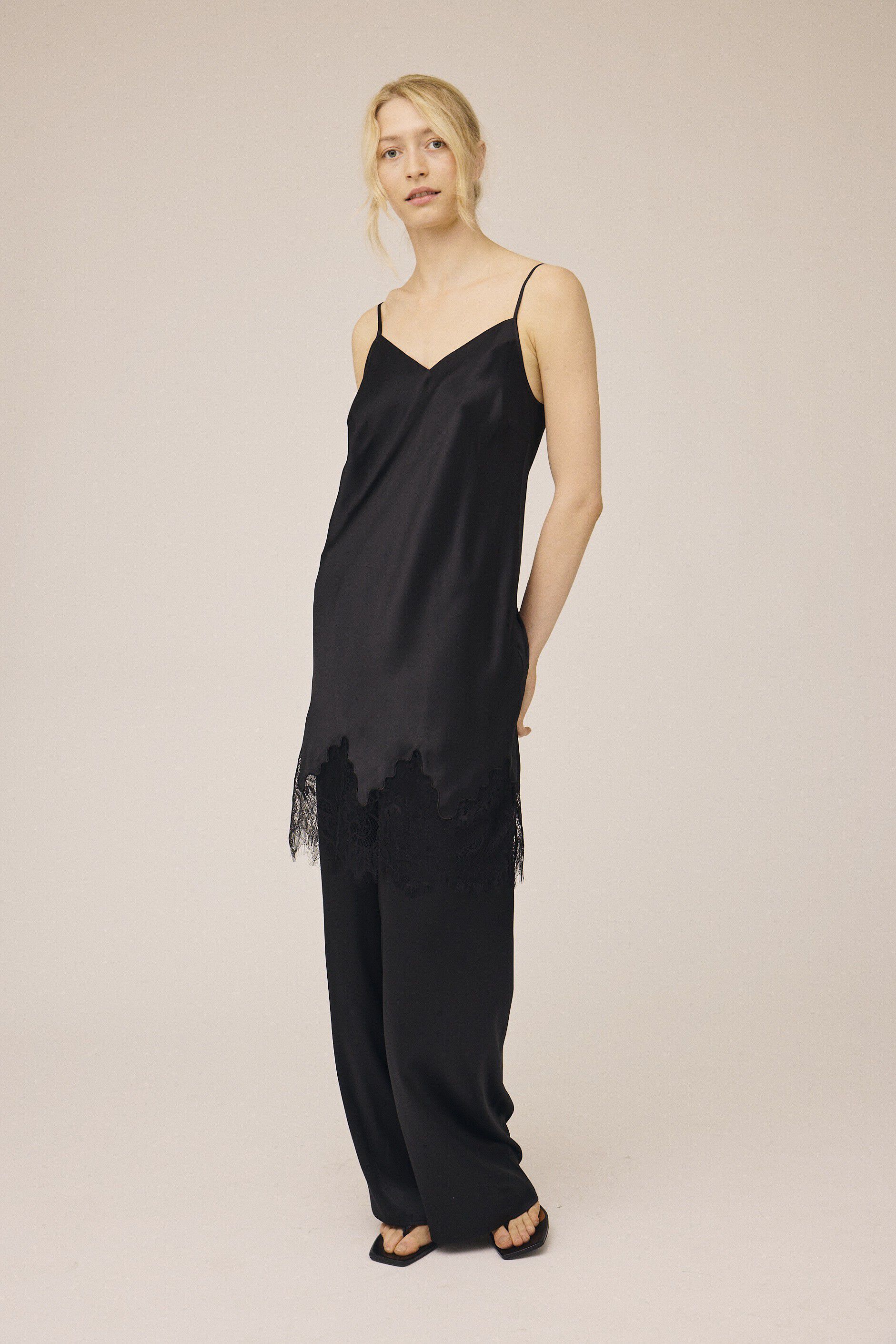 Moon 7 G - Slip Dress w. Lace, 100% Silk