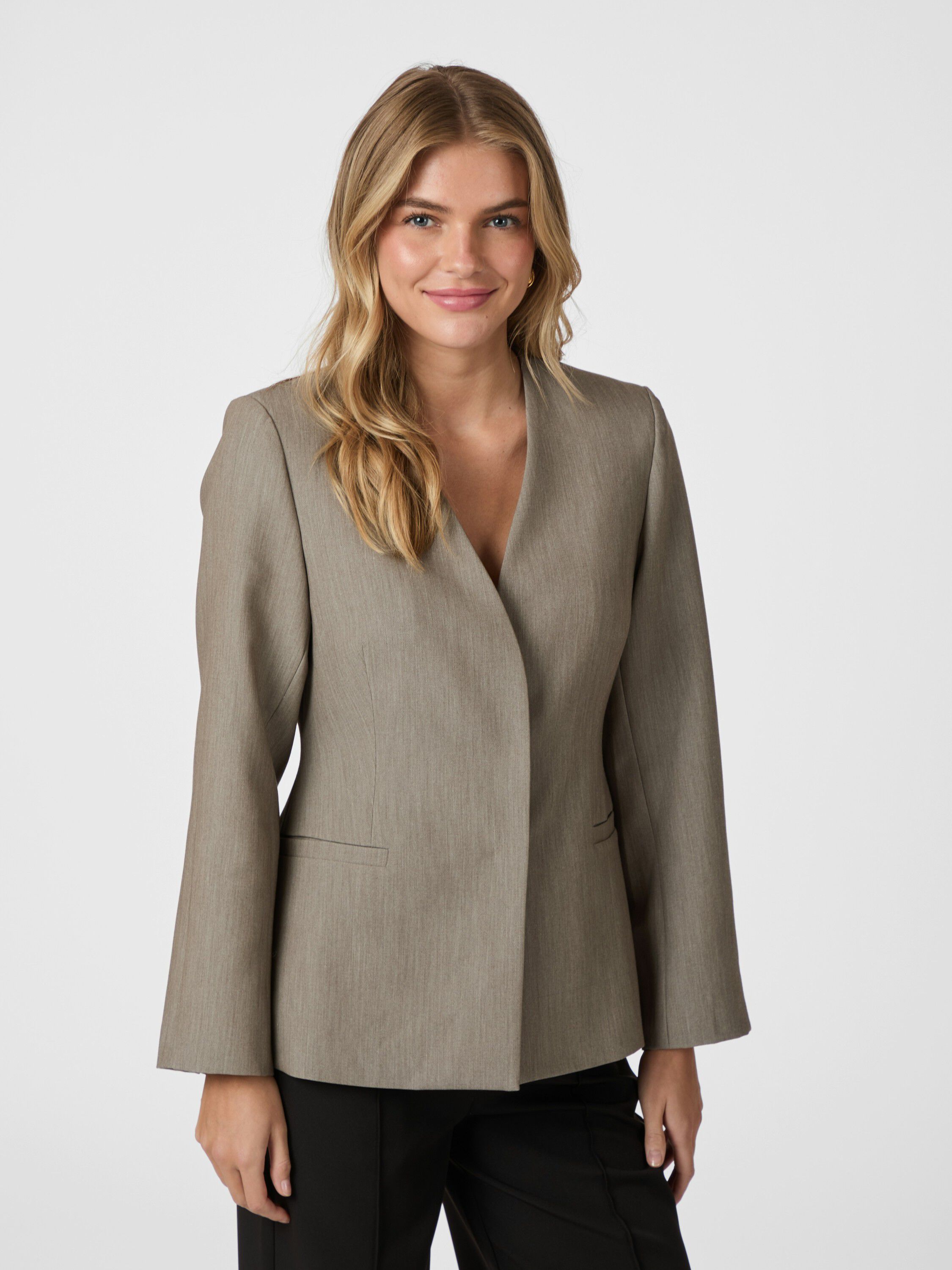 Frillis Fitted Blazer