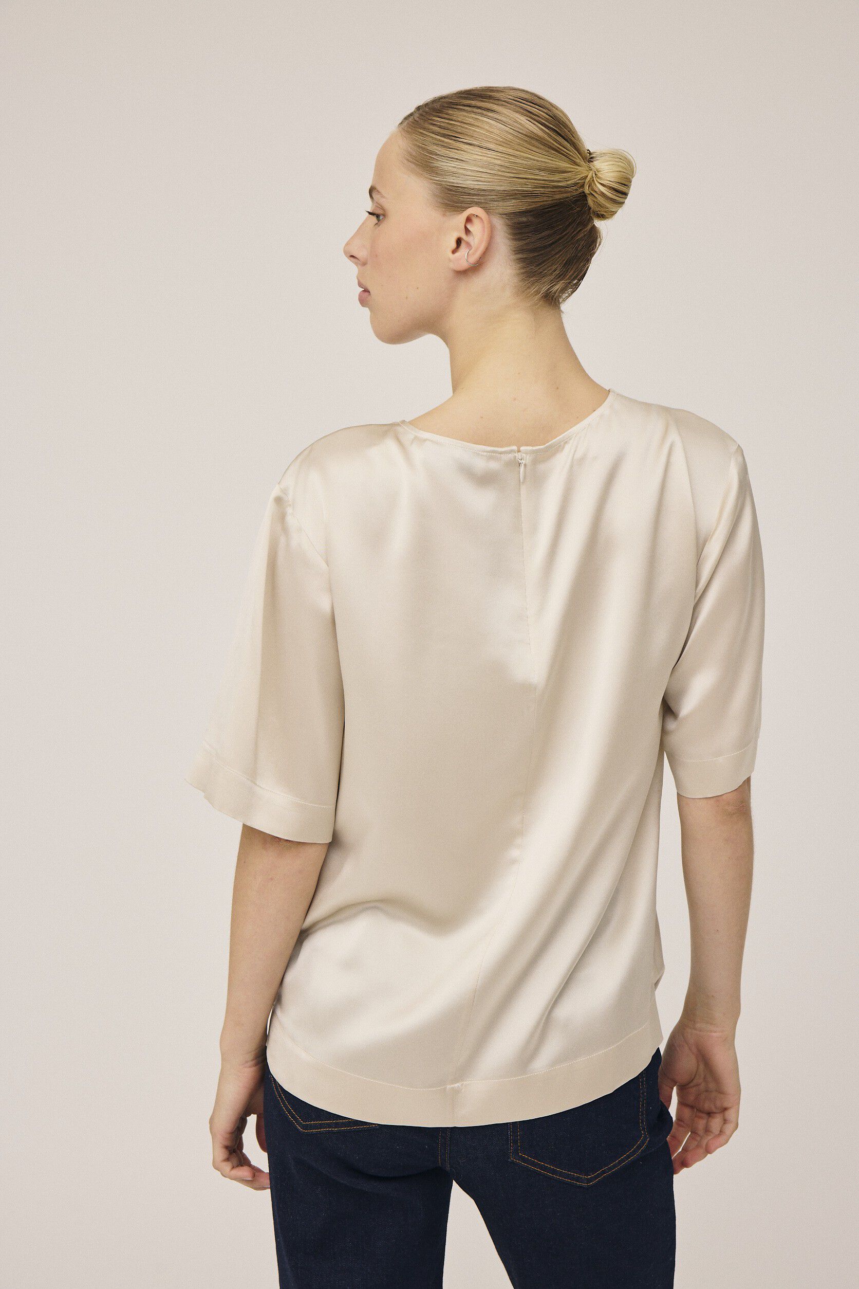 Gia 2 Kort&aelig;rmede bluse - 100% silke