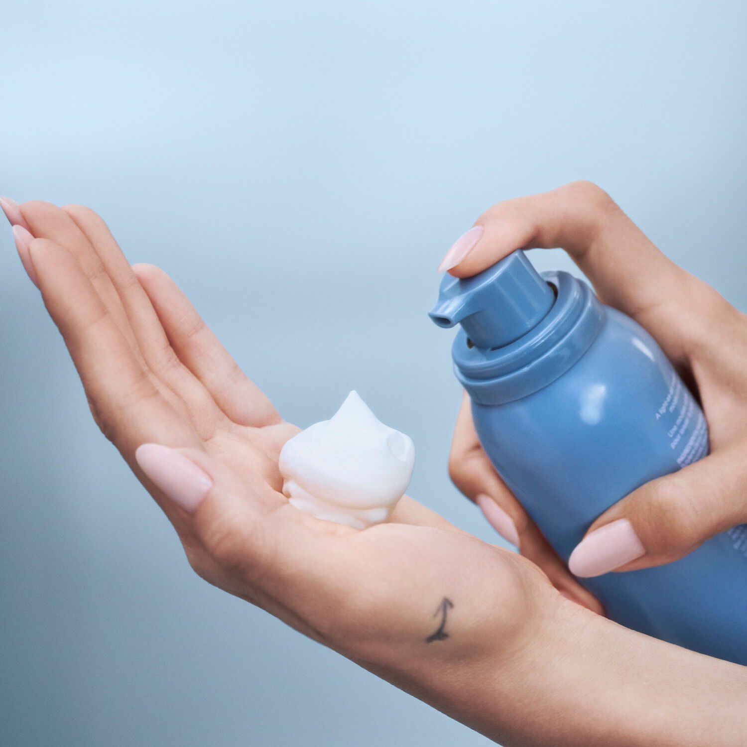 Find Comfort Feel Seen - &Aring;terfuktande kroppsmousse som f&ouml;rvandlas till