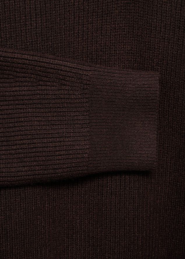 SWEATER. -- RIZON