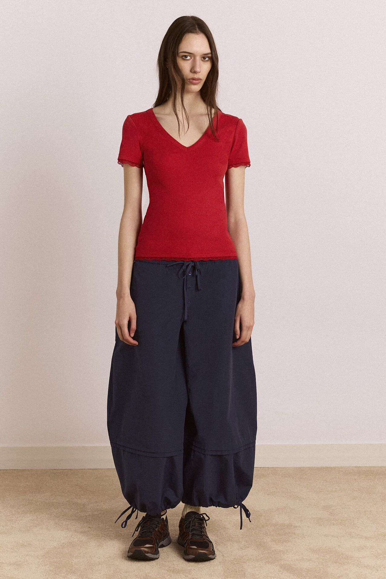PAIGE V-NECK TEE - RED
