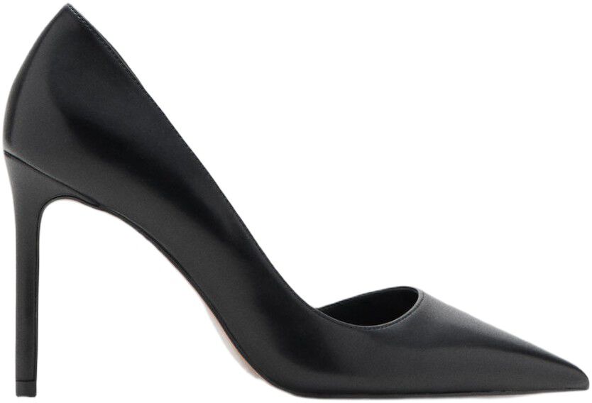 Asymmetrical heeled shoes