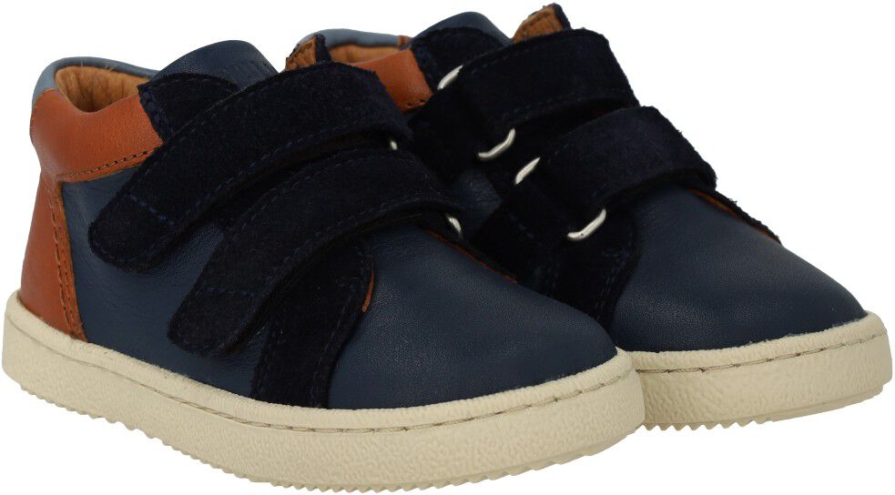 Mid-cut sneaker