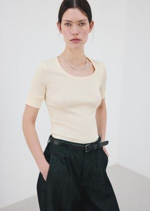 Short-sleeved fitted t-shirt