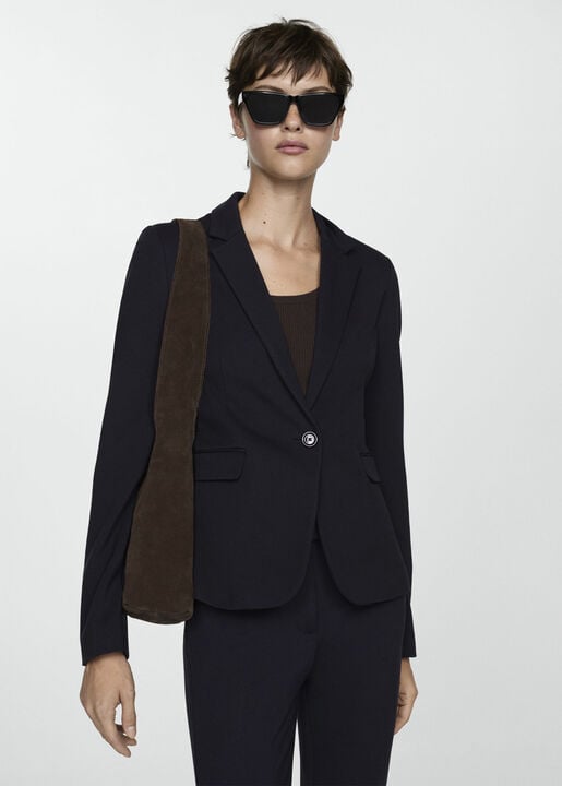 Suit jacket with pockets