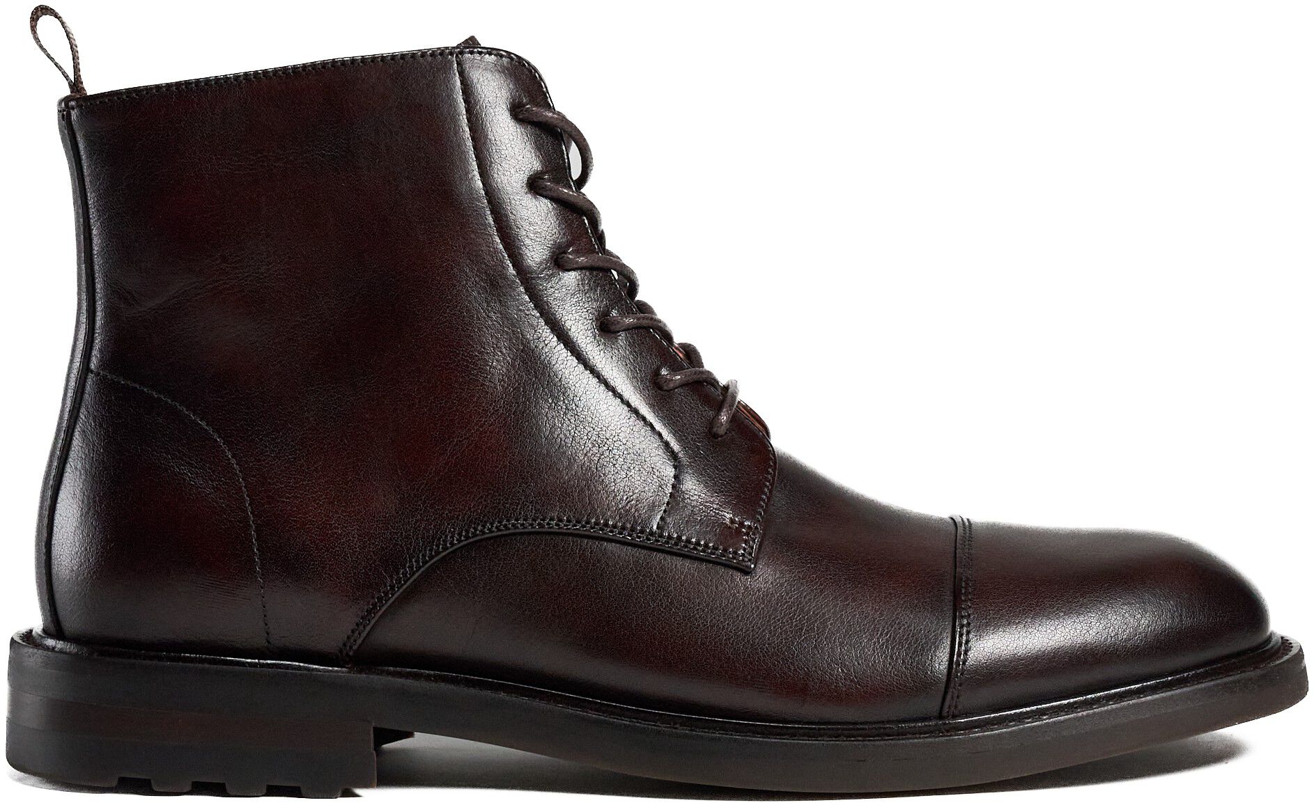 Laced boot