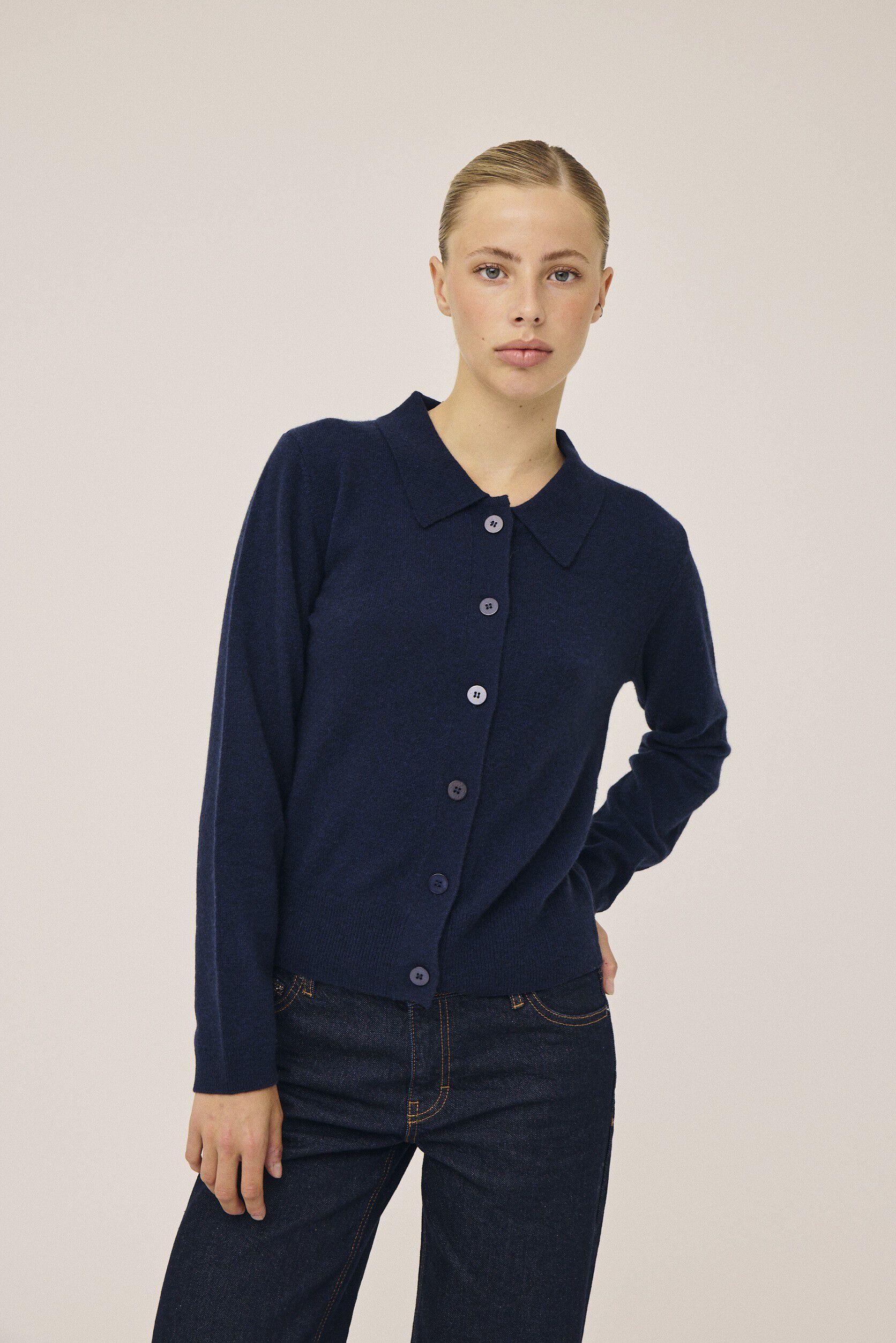 Mabel 15 Lang&aelig;rmede polo strikcardigan - 100% Cashmere
