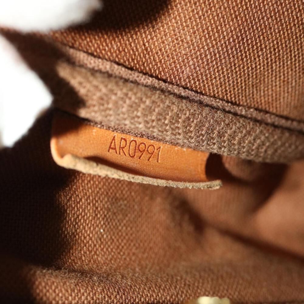 Louis Vuitton Shoulder Bags