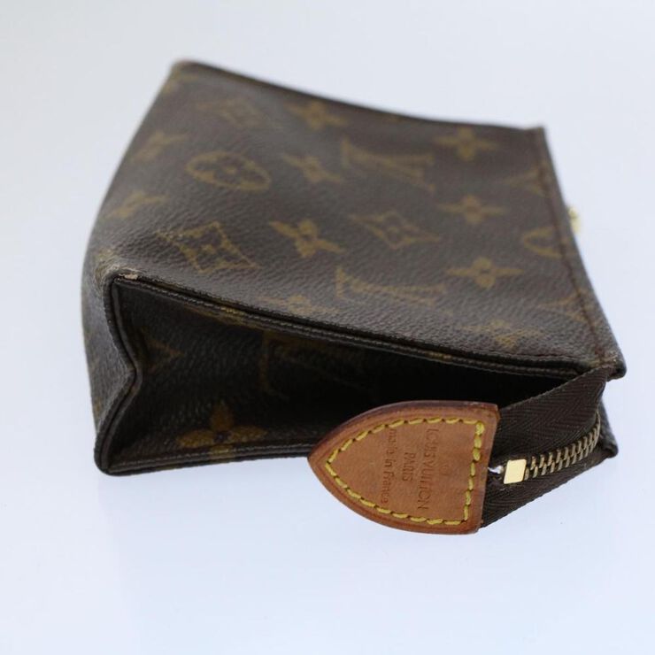 Louis Vuitton Poche Toilette