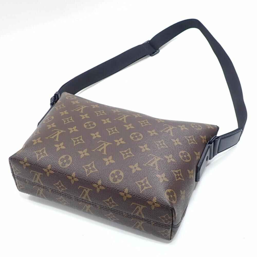 Louis Vuitton Shoulder Bags