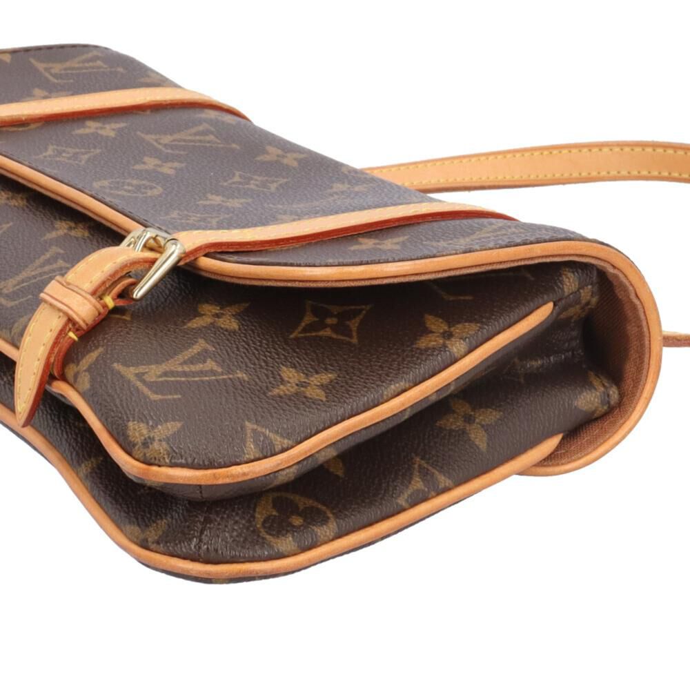 Louis Vuitton Shoulder Bags